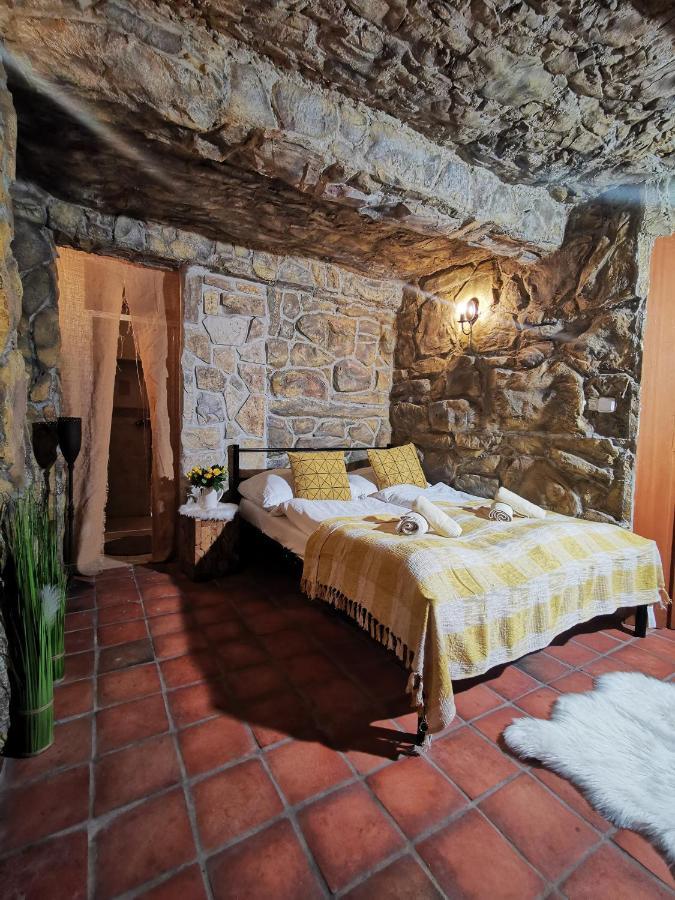 Hotel U Cisare Iii. Mělník Exteriör bild